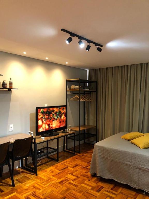 Giường trong phòng chung tại Studio 3 min a pé da (Vitória)Baia de todos santos