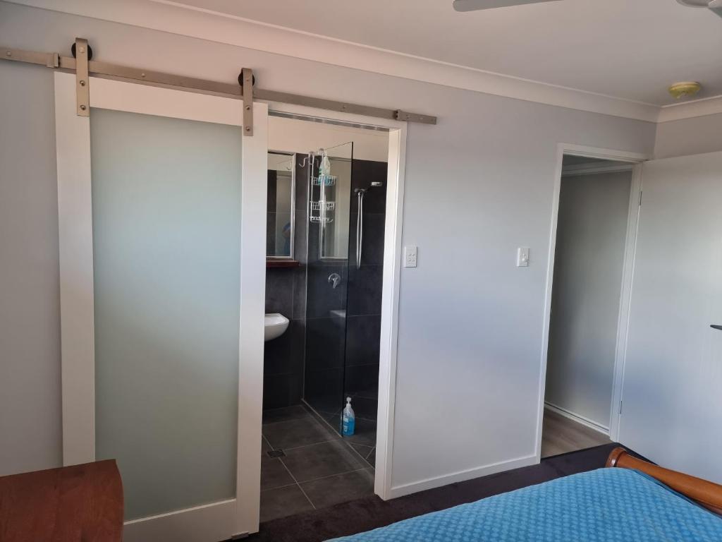 Markwell 2Bed 2Ensuite Villas Kingaroy - Villa De Deux Chambres