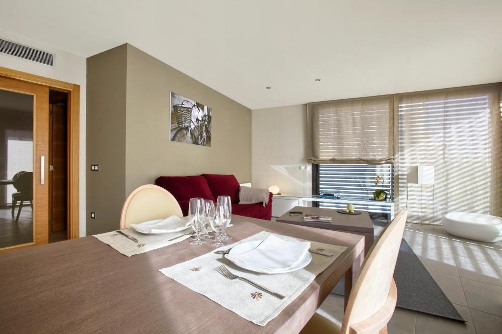 Apartaments Terraza Figueres - Three-Bedroom Apartment