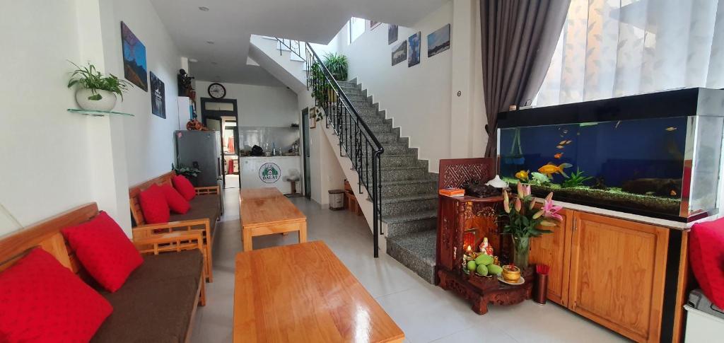 TV a/nebo společenská místnost v ubytování Hello Dalat Hostel