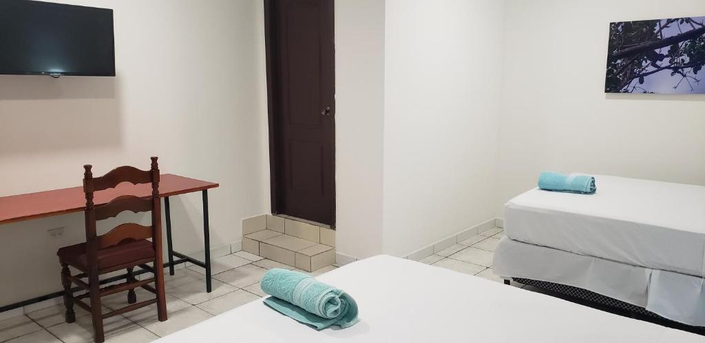 Postel nebo postele na pokoji v ubytování Hotel El Dorado