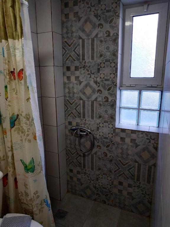 Kúpeľňa v ubytovaní Small Apartment For 3 Pers 70meters From The Beach