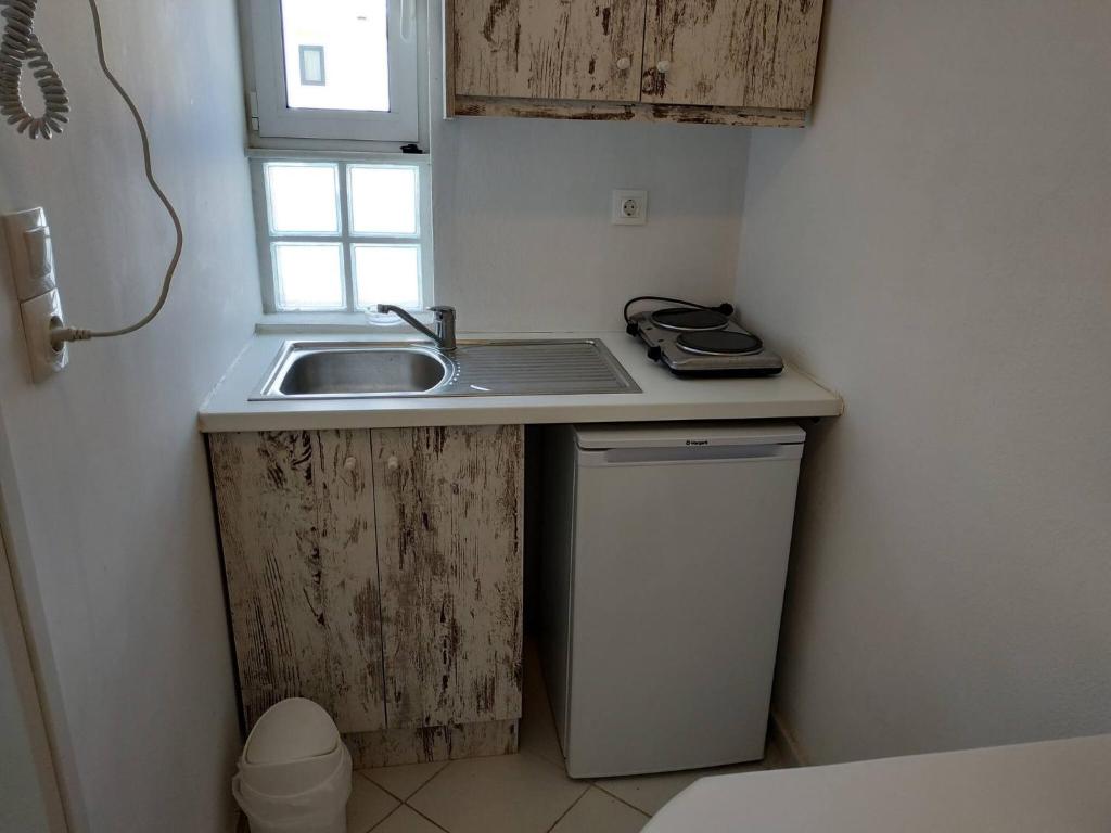 Kuchyňa alebo kuchynka v ubytovaní Small Apartment For 3 Pers 70meters From The Beach