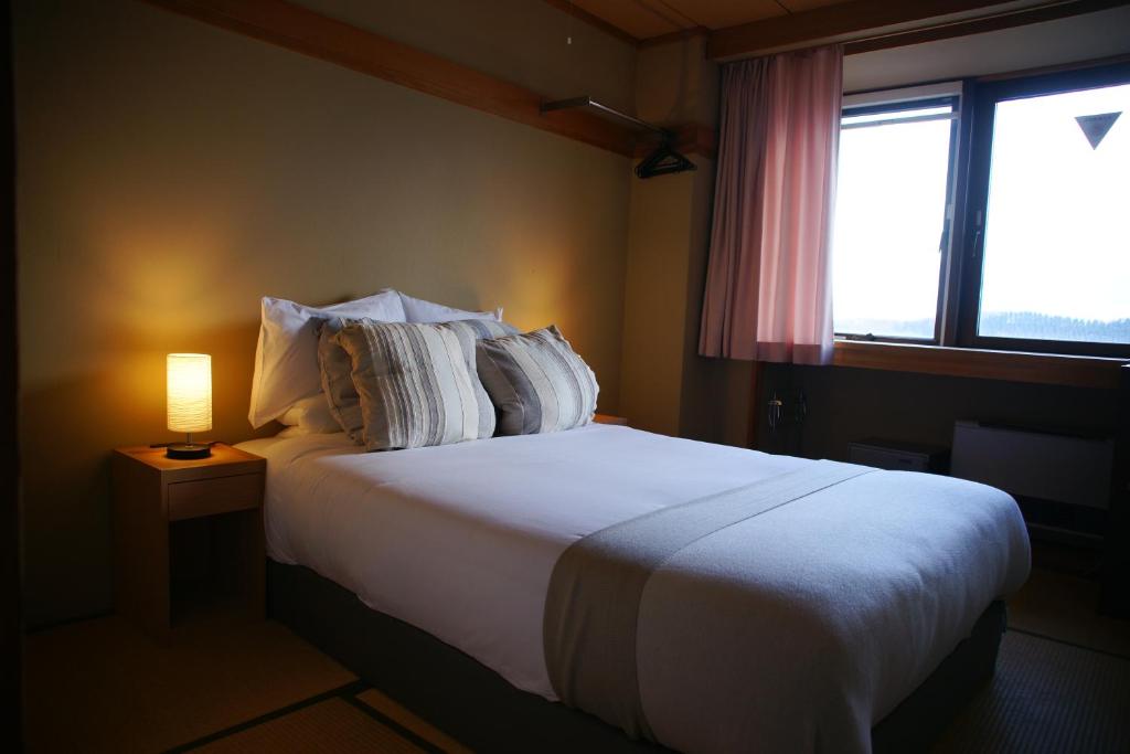 Postel nebo postele na pokoji v ubytování Red Fox Lodge Myoko