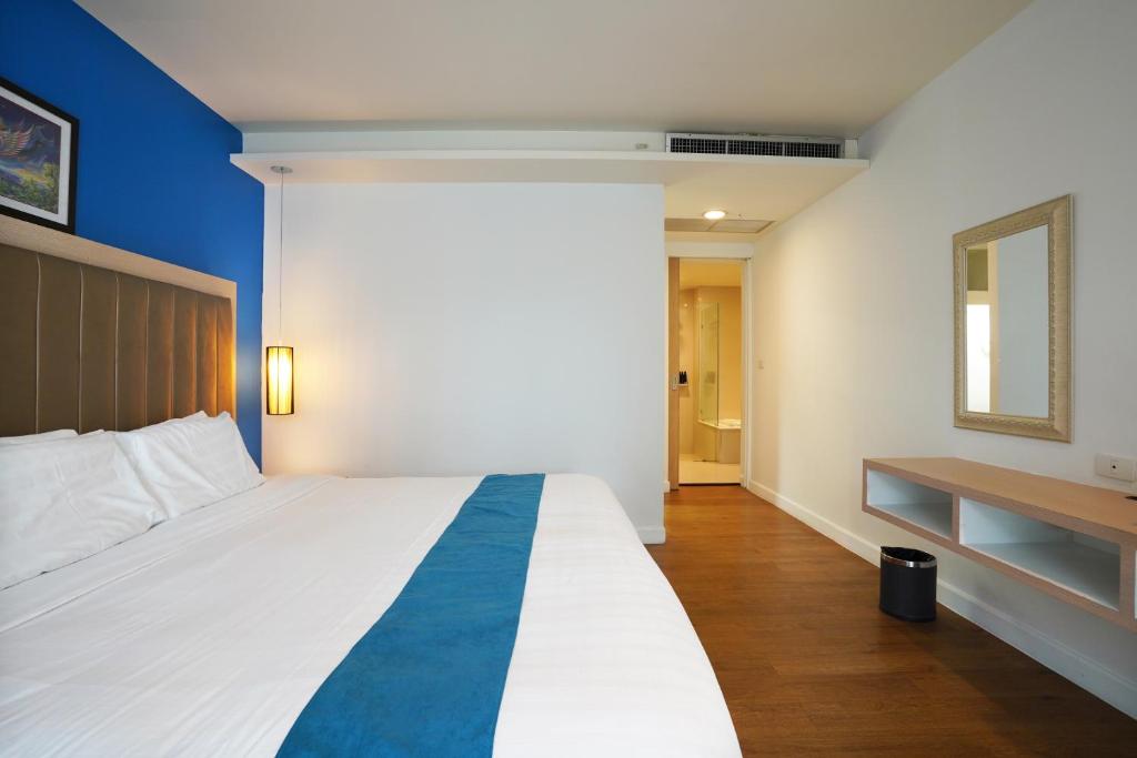 Postel nebo postele na pokoji v ubytování Hotel COCO Phuket Bangtao Beach