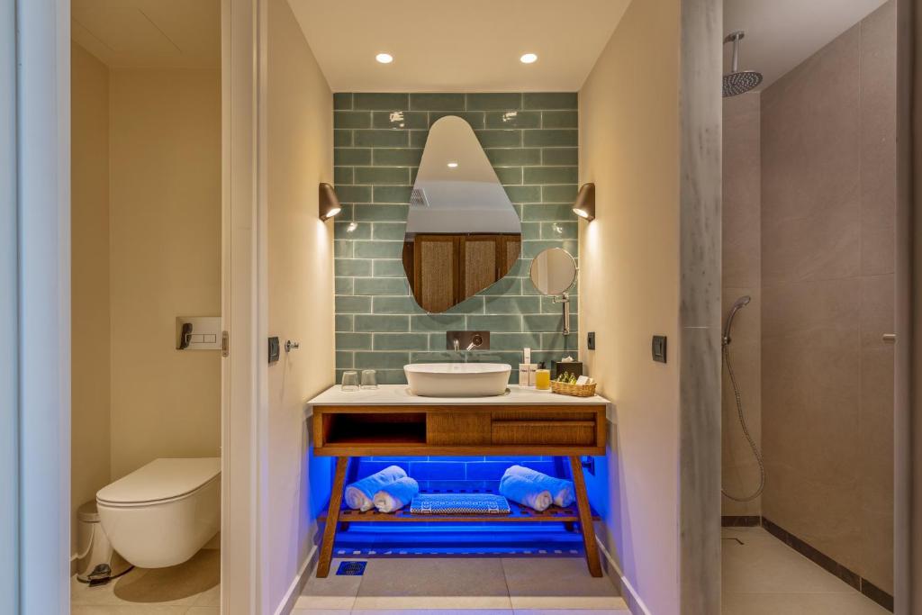 Koupelna v ubytování Minos Ambassador Suites & Spa - Adults only