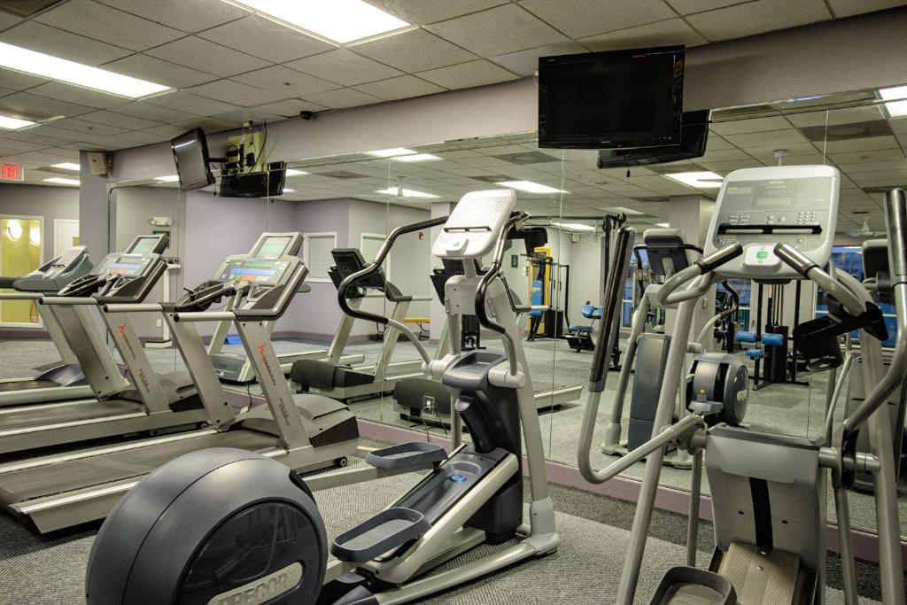 Das Fitnesscenter und&#47;oder die Fitnesseinrichtungen in der Unterkunft The Resort on Cocoa Beach