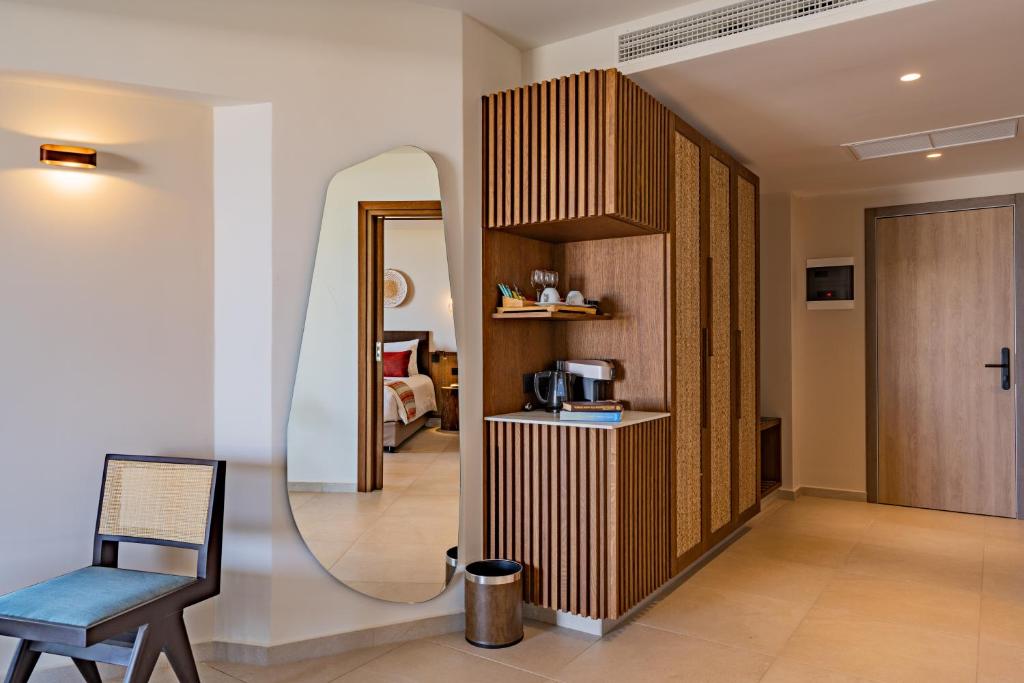 Kuchyň nebo kuchyňský kout v ubytování Minos Ambassador Suites & Spa - Adults only