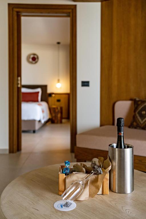 Postel nebo postele na pokoji v ubytování Minos Ambassador Suites & Spa - Adults only