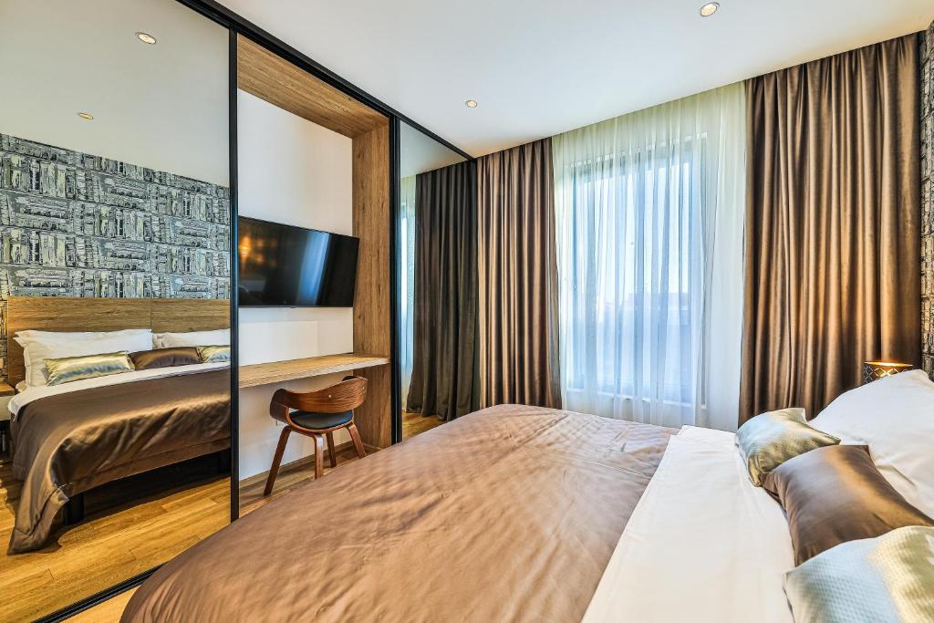 Posteľ alebo postele v izbe v ubytovaní TROGIR - Villa City Gold with pool & whirpool