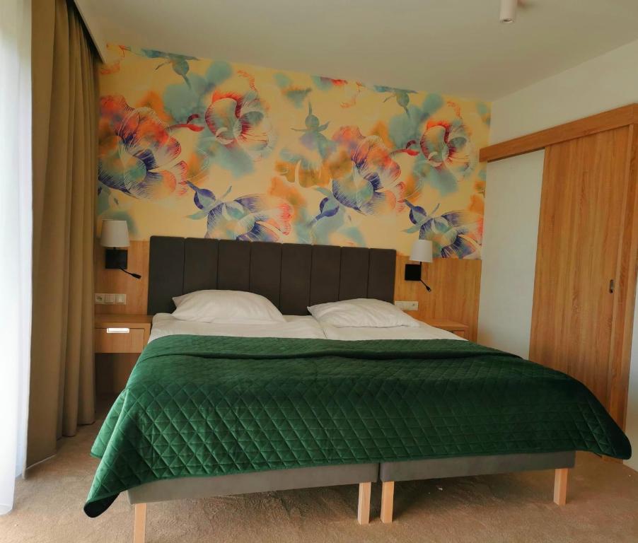 Postel nebo postele na pokoji v ubytování Hotel SKAL Medi SPA & Resort