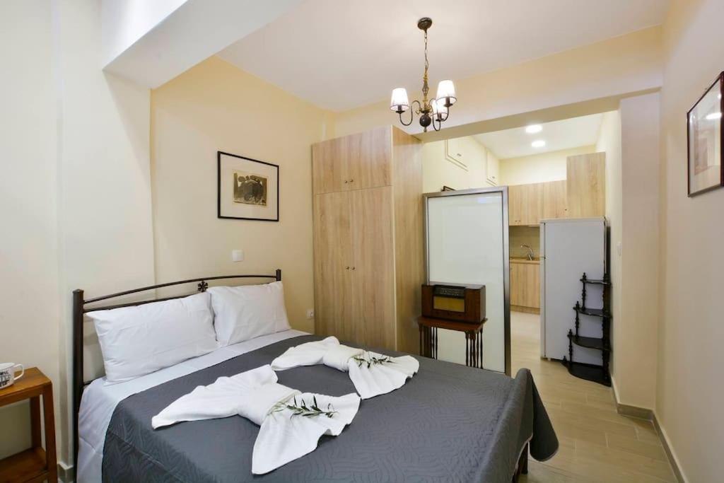 A bed or beds in a room at Sarantis Studio