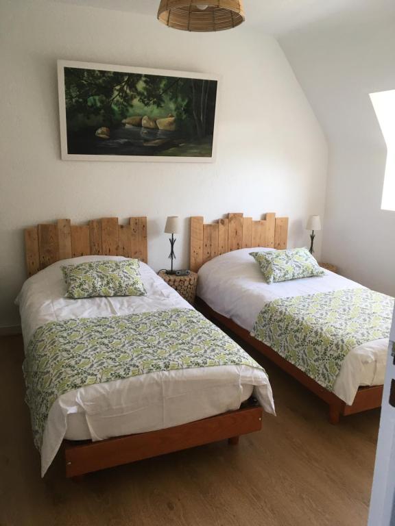Postel nebo postele na pokoji v ubytování Les Fermes de Kercadoret