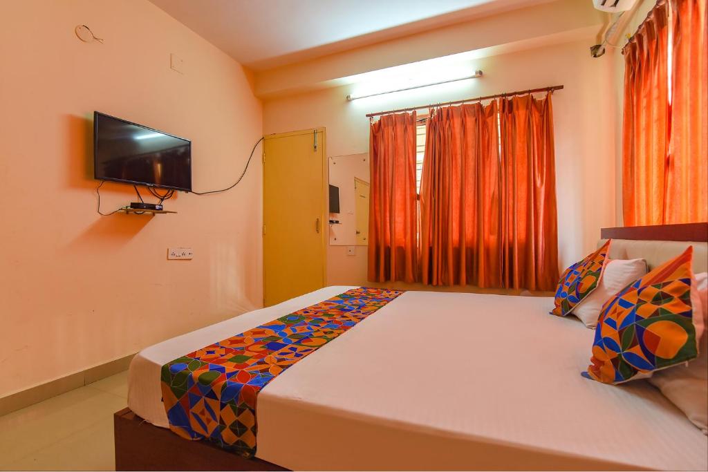 Postel nebo postele na pokoji v ubytování FabHotel Capital Casa