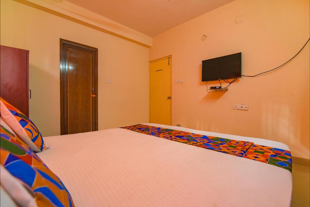 TV a/nebo společenská místnost v ubytování FabHotel Capital Casa