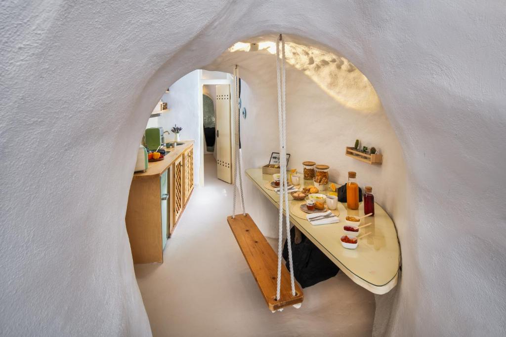 Fotografie z fotogalerie ubytování Mystagoge Retreat with subterranean pool/jacuzzi v destinaci Vóthon