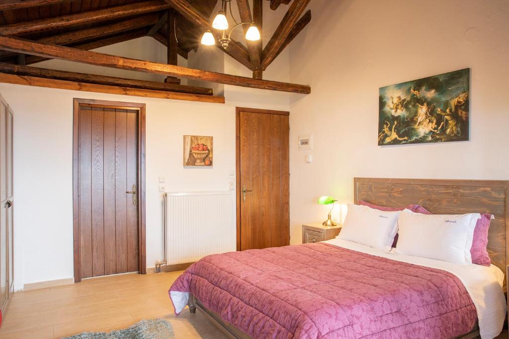 Postel nebo postele na pokoji v ubytování Guesthouse Ourania