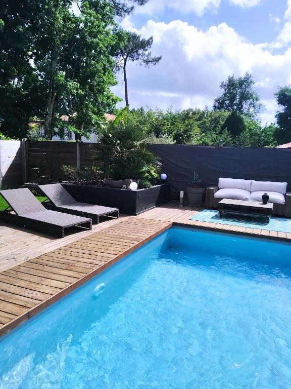Villa piscine chauffée entre Bordeaux et Lacanau - Housity