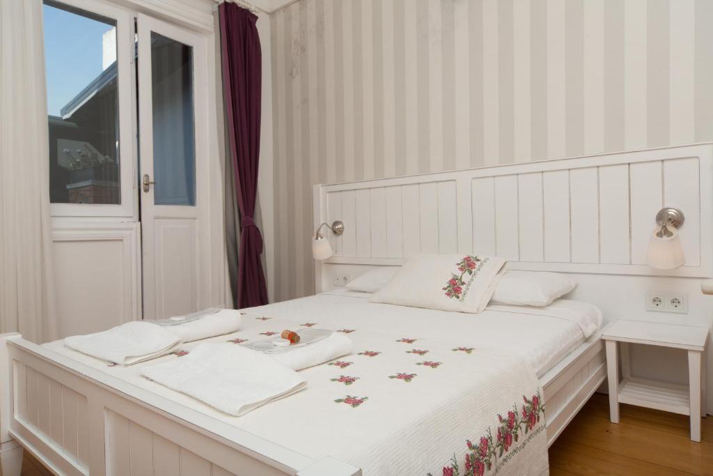 Postel nebo postele na pokoji v ubytování Cenar Konak Butik Hotel