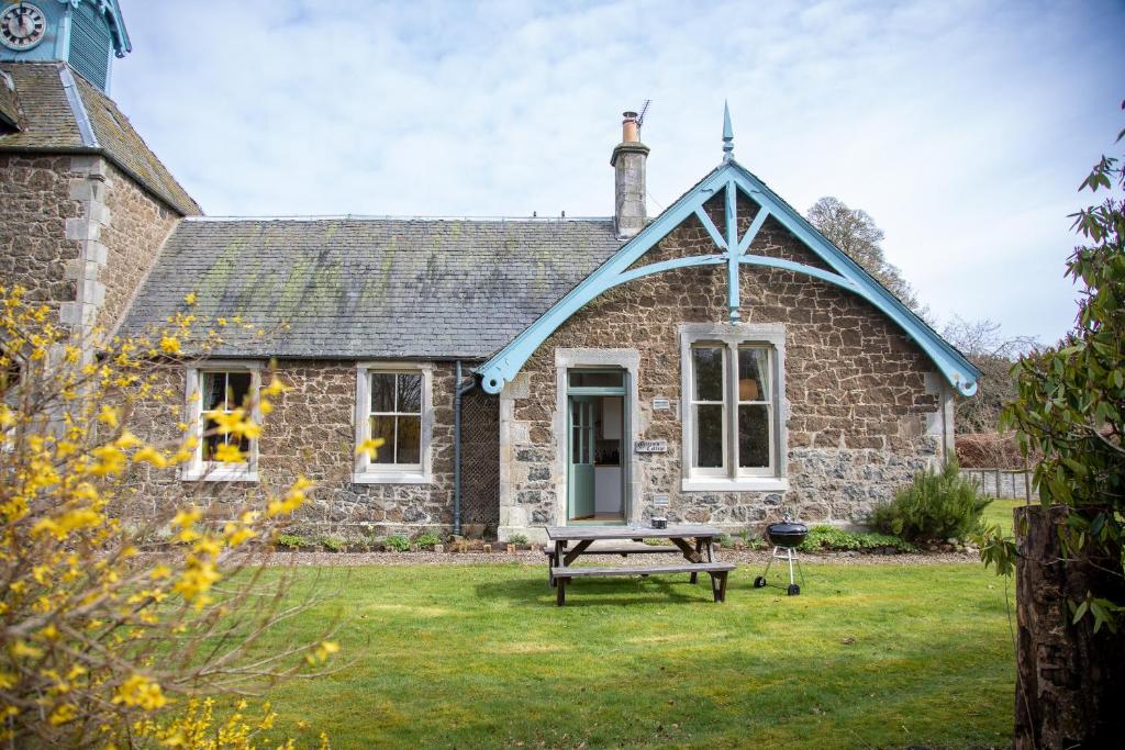 ALTIDO Grooms Cottage Gilston Estate Fife, LevenFife, UK