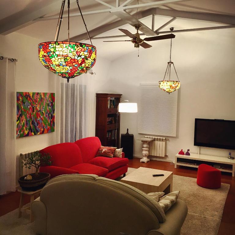 A television and/or entertainment centre at Espacio Shangrila.One