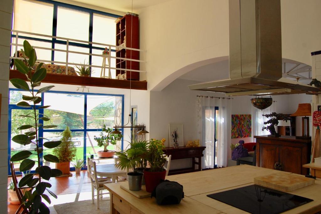 A kitchen or kitchenette at Espacio Shangrila.One