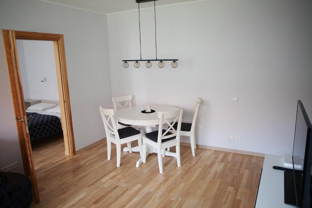 Prie Pušyno - Housity