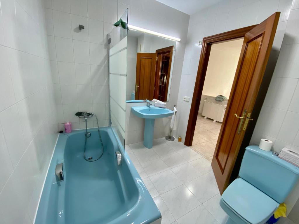 Salle de bains dans l'établissement Stunning 5 bed Villa La Font, private pool