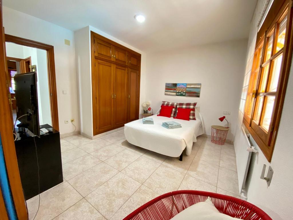 Un ou plusieurs lits dans un hébergement de l'établissement Stunning 5 bed Villa La Font, private pool