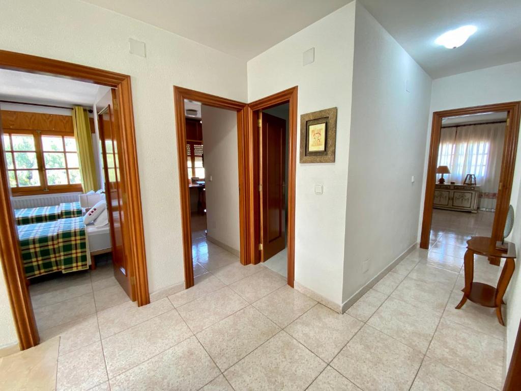 Un ou plusieurs lits dans un hébergement de l'établissement Stunning 5 bed Villa La Font, private pool