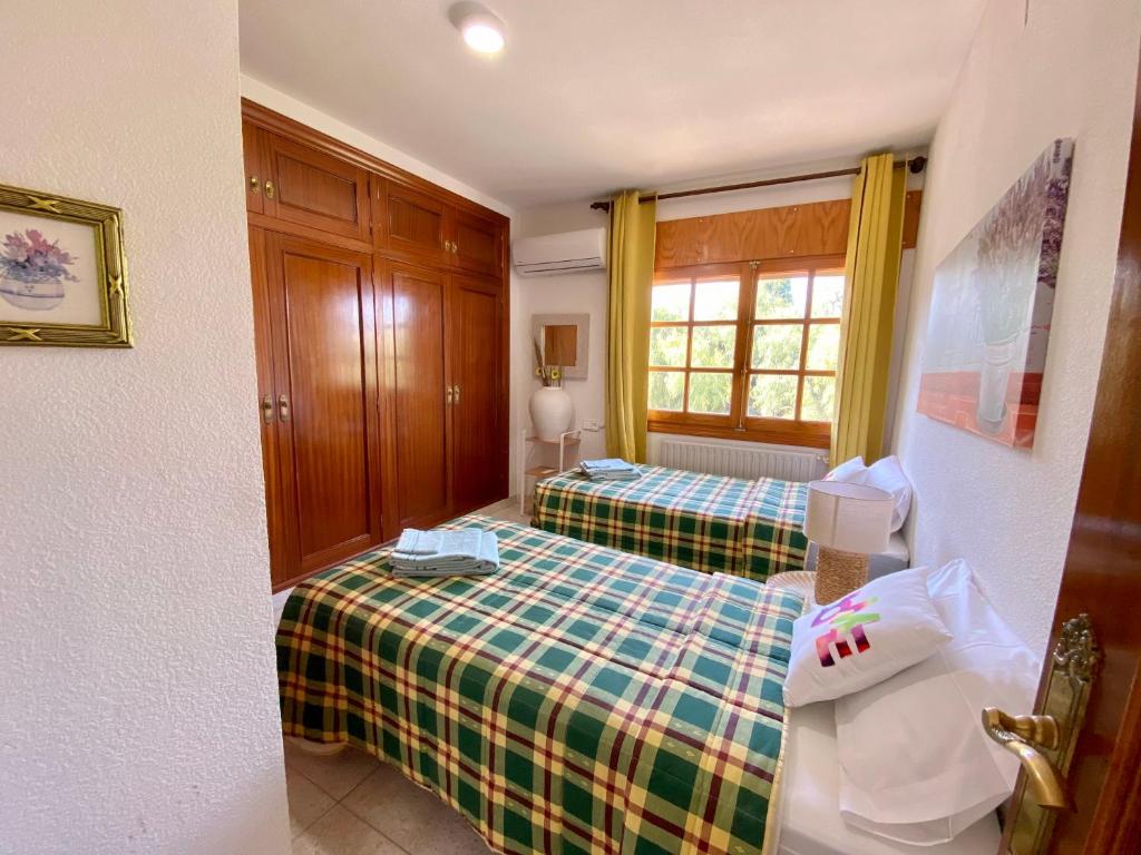 Un ou plusieurs lits dans un hébergement de l'établissement Stunning 5 bed Villa La Font, private pool