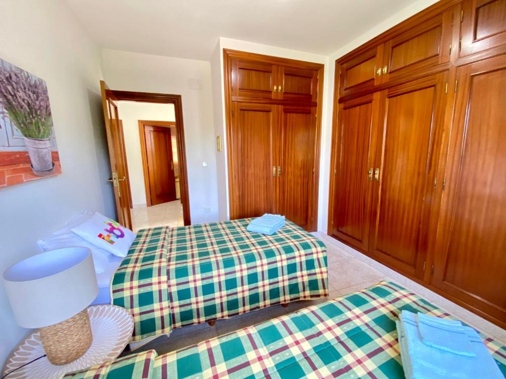 Un ou plusieurs lits dans un hébergement de l'établissement Stunning 5 bed Villa La Font, private pool