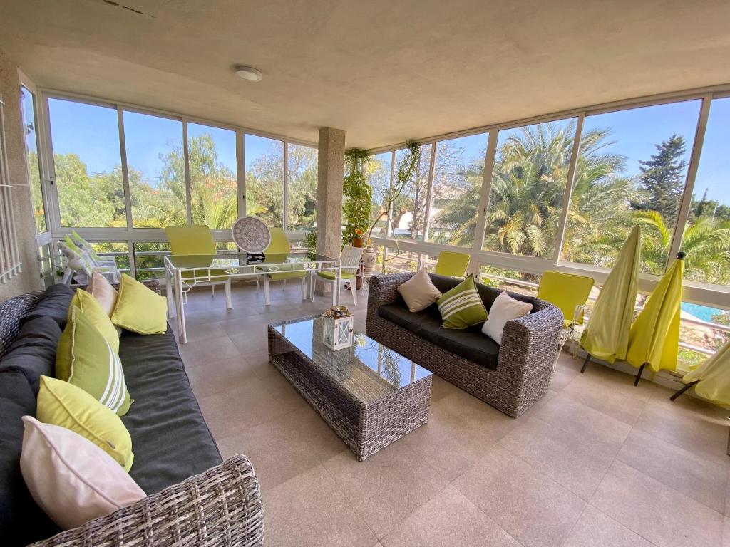 Coin salon dans l'établissement Stunning 5 bed Villa La Font, private pool