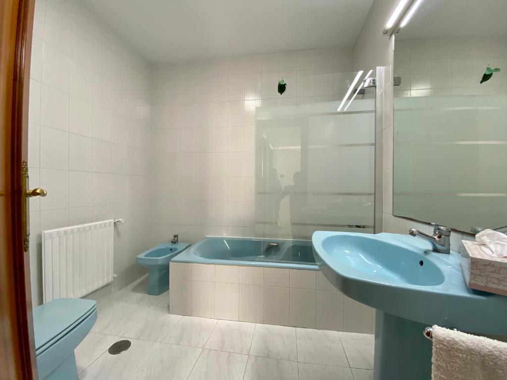 Salle de bains dans l'établissement Stunning 5 bed Villa La Font, private pool