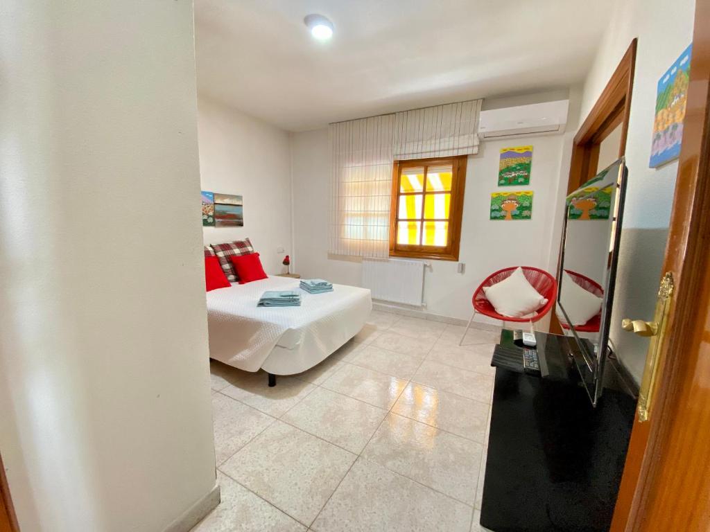 Un ou plusieurs lits dans un hébergement de l'établissement Stunning 5 bed Villa La Font, private pool