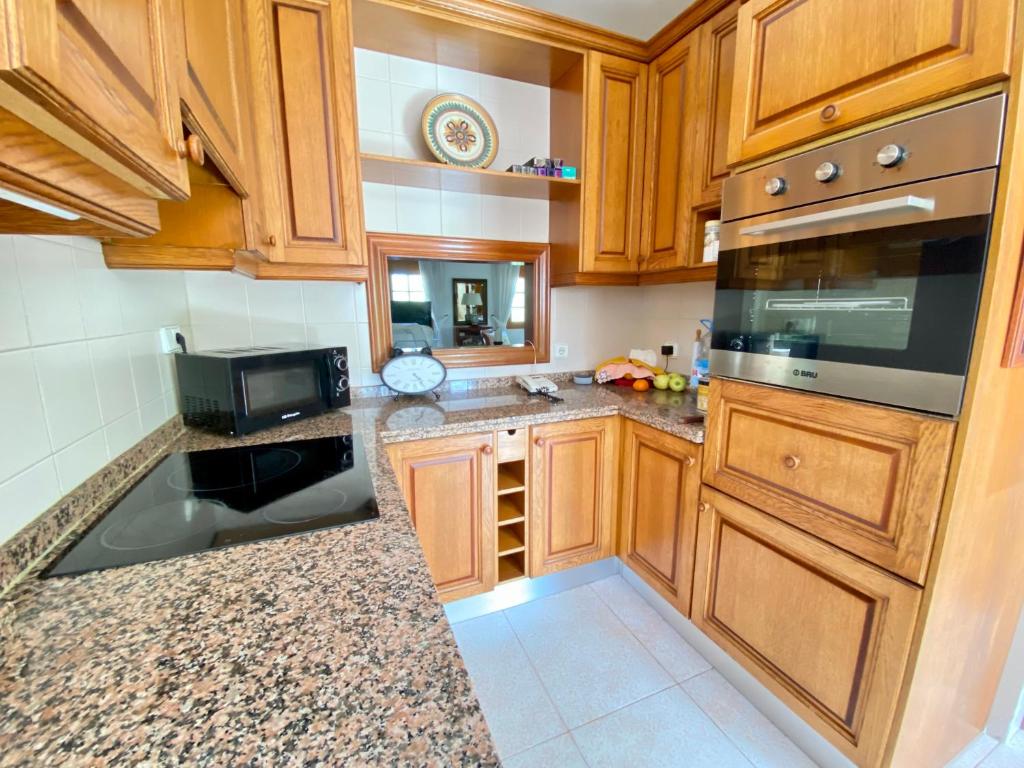 Cuisine ou kitchenette dans l'établissement Stunning 5 bed Villa La Font, private pool