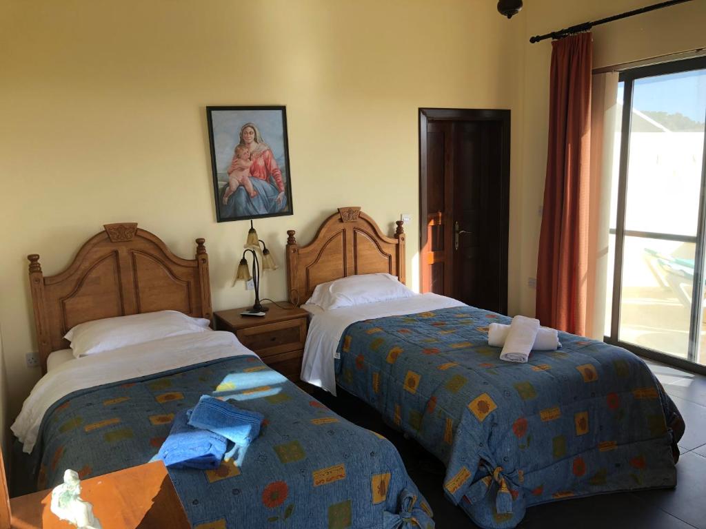 Katil atau katil-katil dalam bilik di Gmiel in-Natura B&B