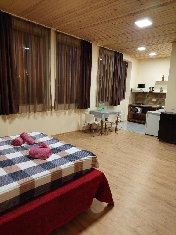 Postel nebo postele na pokoji v ubytování Guest House Gege