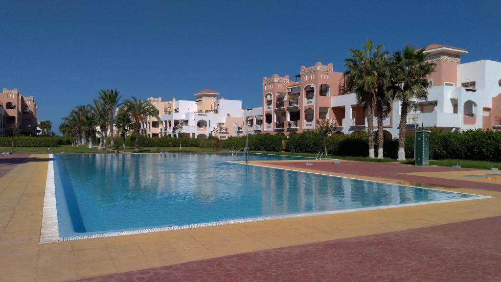 Bazén v ubytování Chez Younès Appartement Marina Saidia Ap2 nebo v jeho okolí