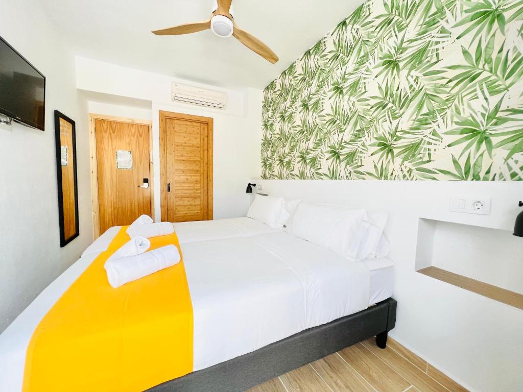 Nanit Rooms Ibiza Hostal, Santa Eularia des Riu – Bijgewerkte ...