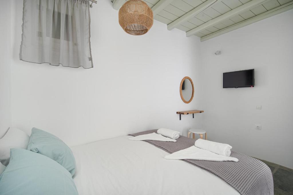 A bed or beds in a room at SERIFOS BELLA VISTA 2