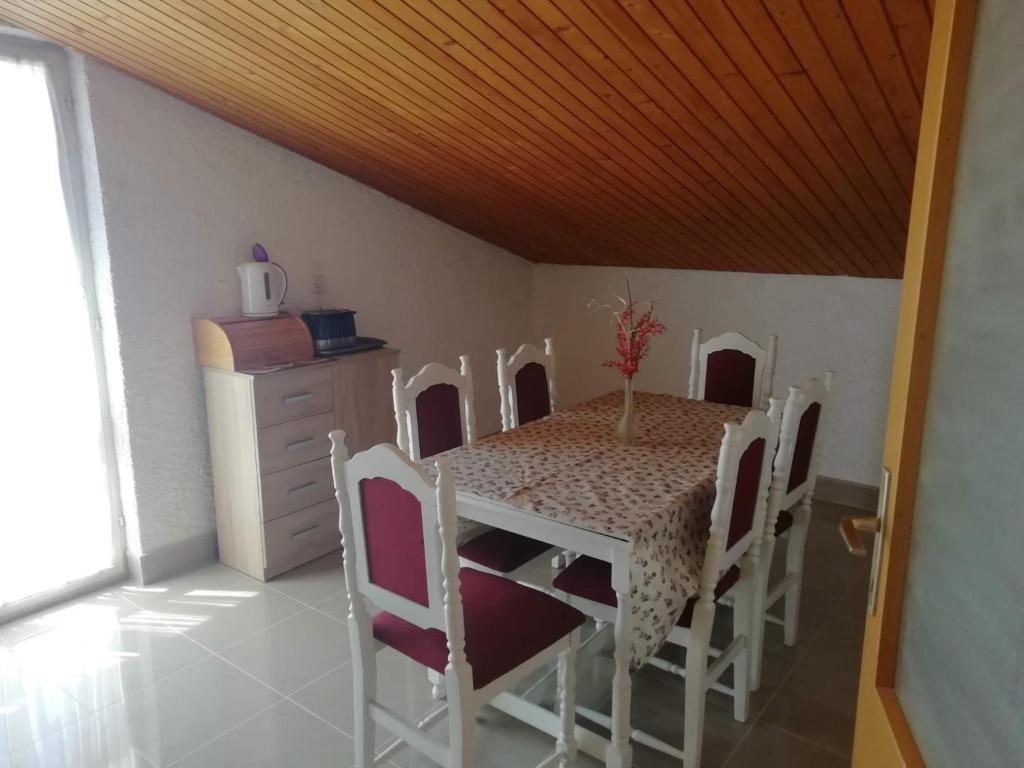 Fotografia z galérie ubytovania Three Bedroom Apartment With Amazing Sea View v Trogiri