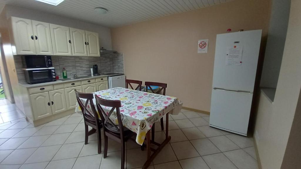 Kuchyň nebo kuchyňský kout v ubytování Gîte albertin