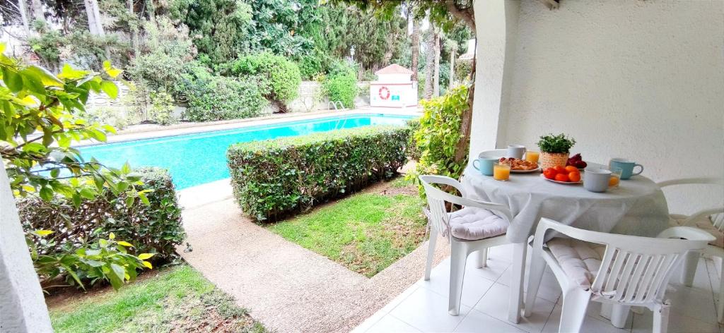 Bazén v ubytování Apartamento Oasis Beach nebo v jeho okolí