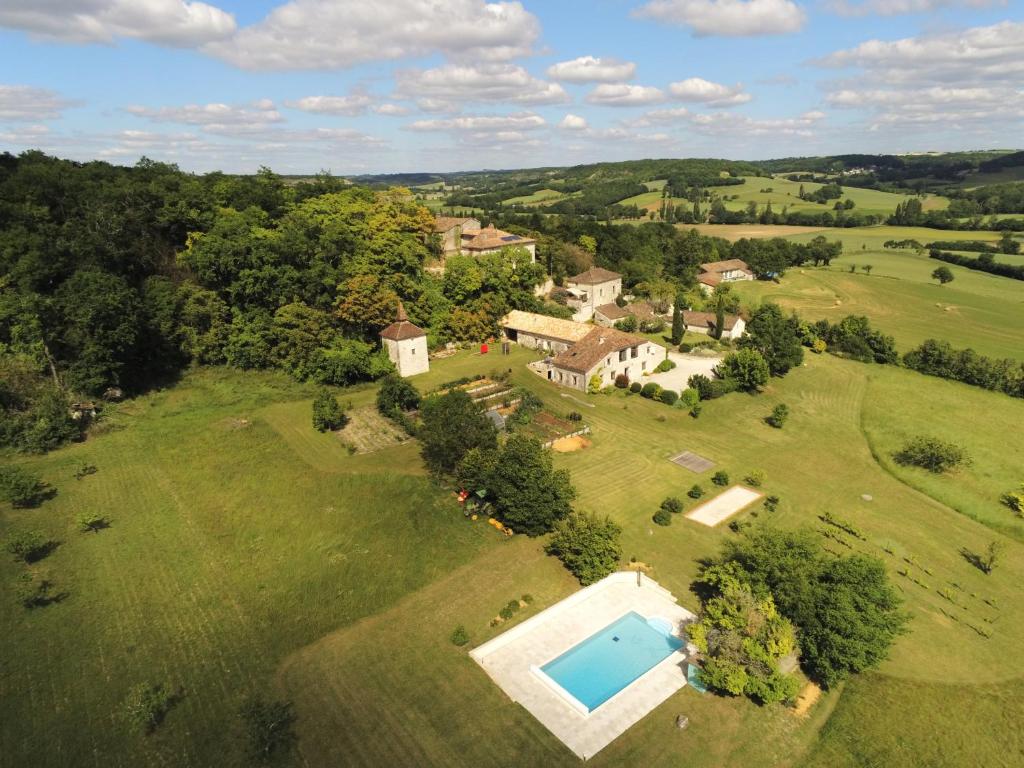 an aerial view of a large estate with a swimming pool at Les Collines du Quercy Blanc in Castelnau-de-Montratier