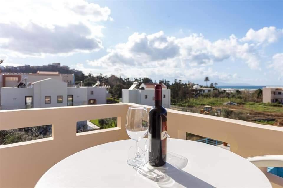 A balcony or terrace at Michalis Litinas Apartments