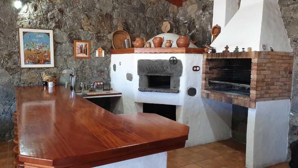 A kitchen or kitchenette at Casa Lucas