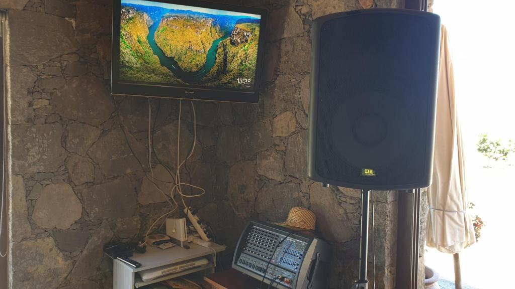 A television and/or entertainment centre at Casa Lucas