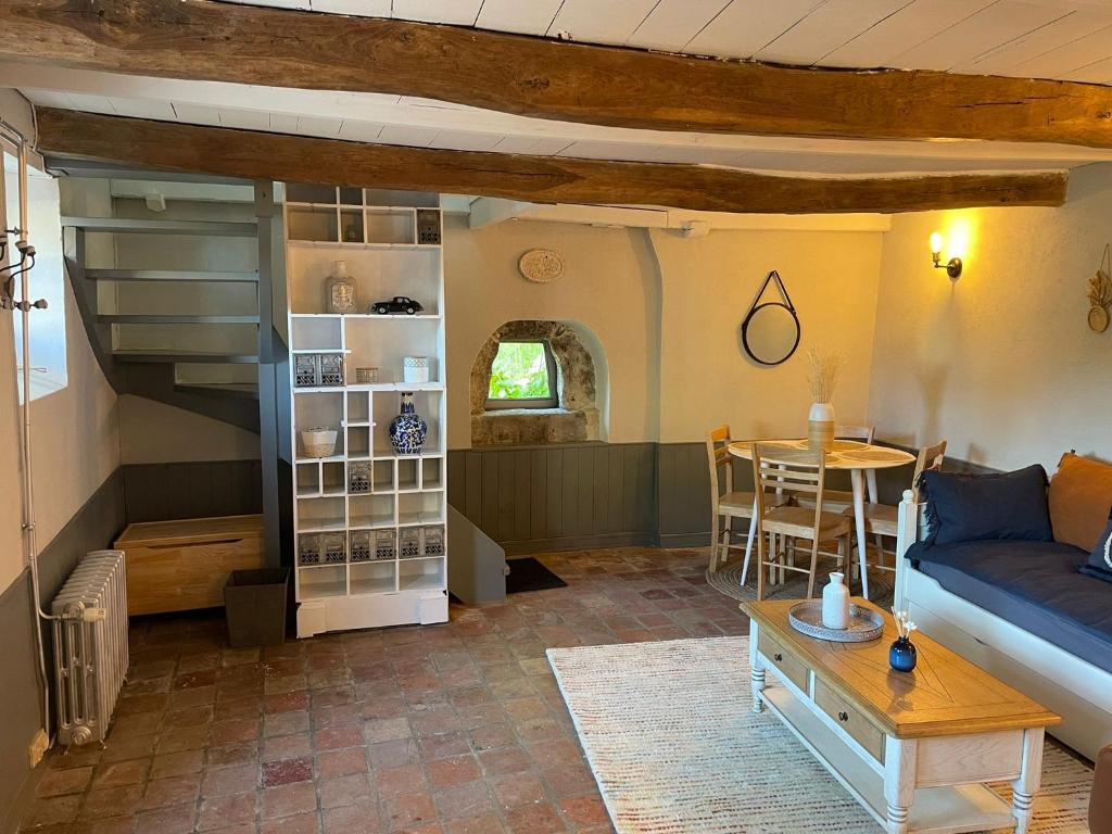 a living room with a blue couch and a table at La Seigneurie des Ondes in Saint-Benoît-des-Ondes