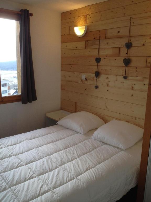 Lama-Gîte-des-Puys T3 Lamadalet, vue sud, terrasse, parking privé客房内的一张或多张床位